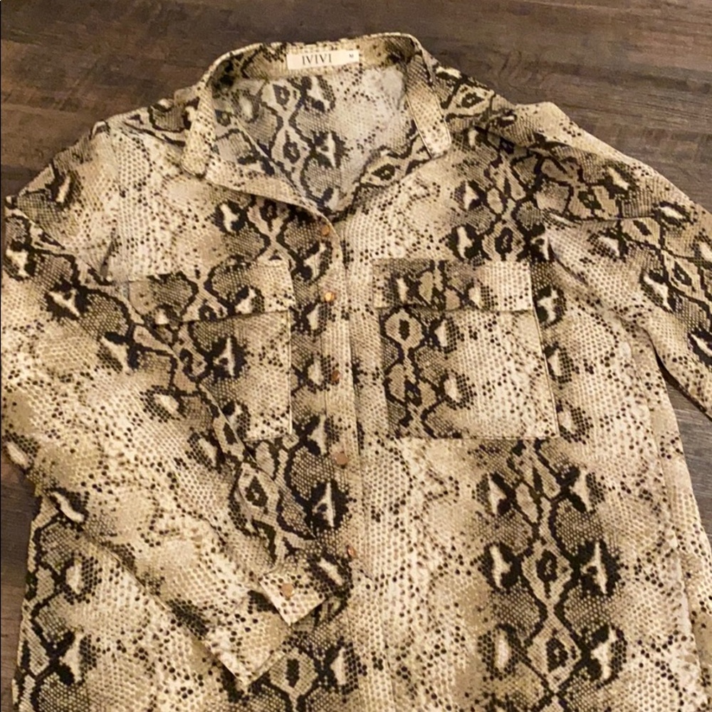 Vici snakeskin blouse size M